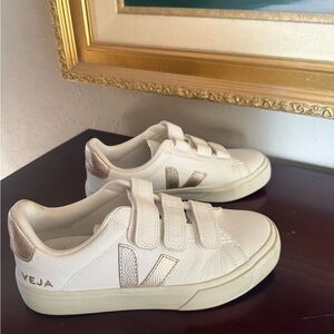 Veja Kids Sneakers in White and Rose Gold